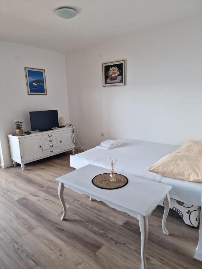 Villa Roing S Stanici Buitenkant foto